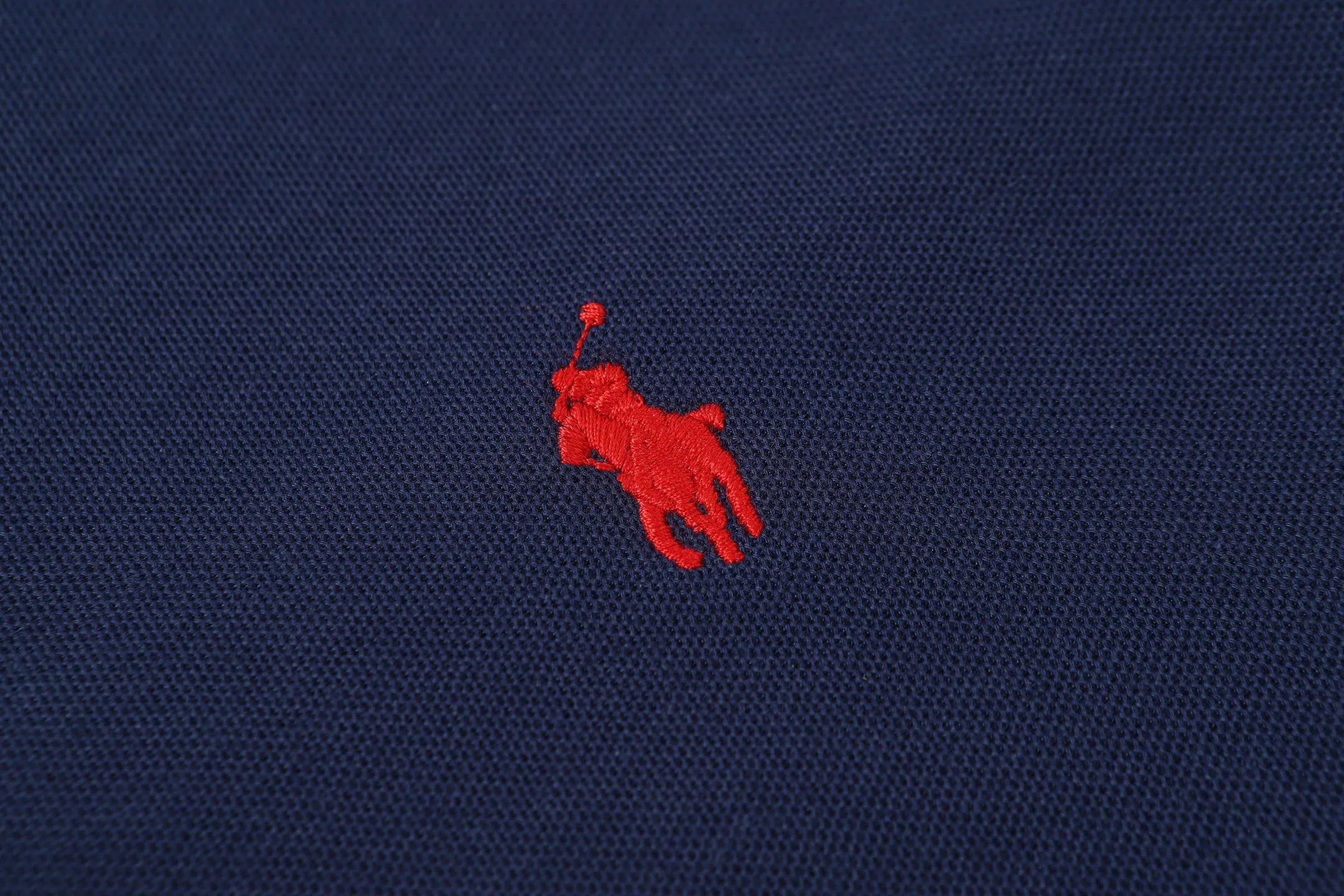 P146 Style No.: A013 [Ralph Lauren Classic Logo Embroidered Polo Shirt] ✅250g fine cotton pique fabric, custom-woven and dyed threads ✅Original stickers Scan the QR code to enter the official website ✅Large version, loose and stylish, can wear up to 210 pounds Color: Black White Navy Blue Sky Blue Dark Gray Floral Gray Size: S-XL